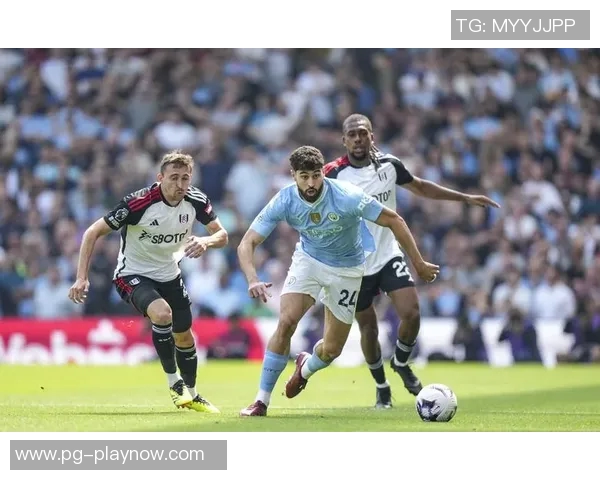 足总杯精彩对决曼城大胜AC米兰红牌事件引发全场热议